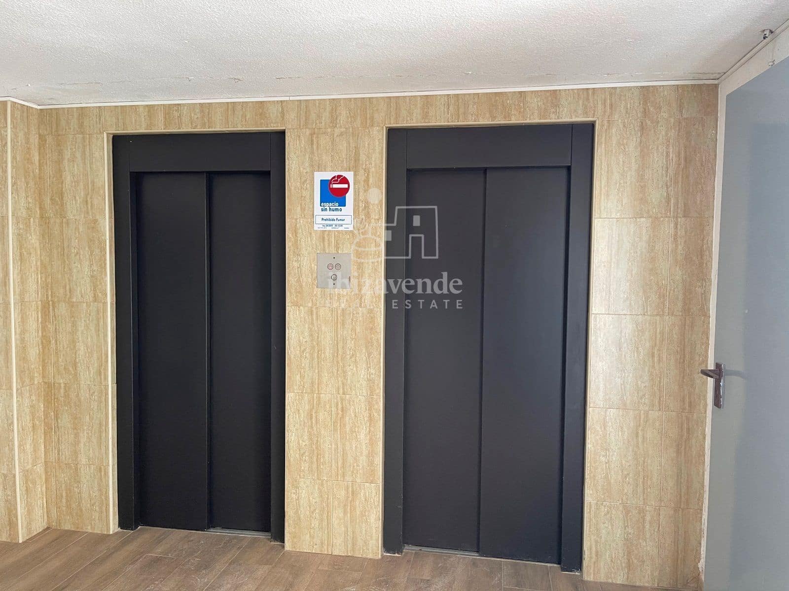 1 quarto Apartamento para arrendar em Ibiza / Eivissa cidade com piscina - 2 100 € (Ref: 9216846)