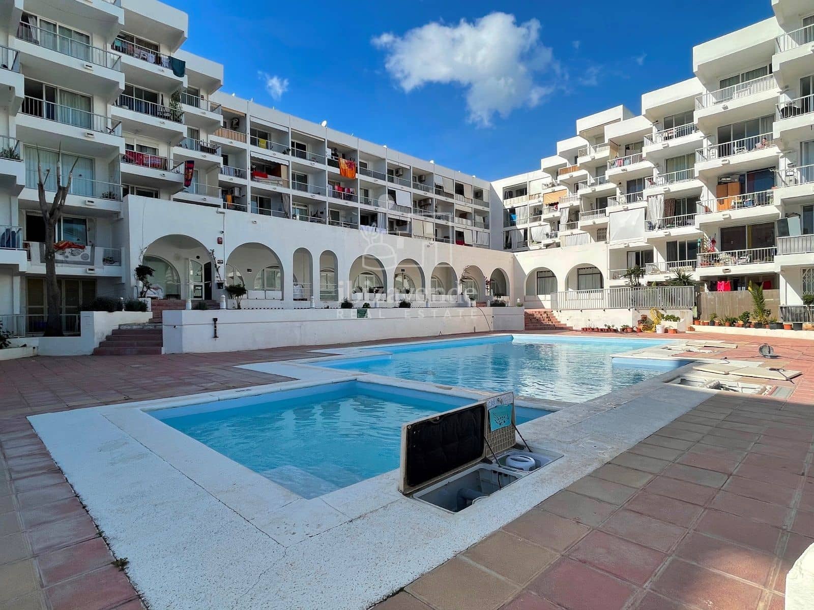 1 quarto Apartamento para arrendar em Ibiza / Eivissa cidade com piscina - 2 100 € (Ref: 9216846)