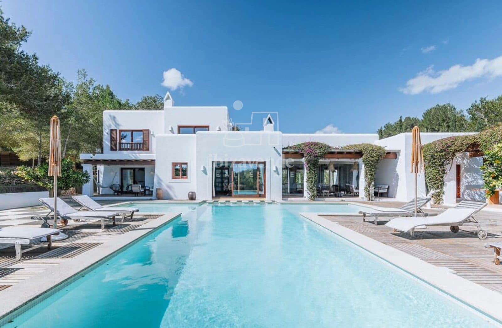 7 slaapkamer Villa te koop in Santa Eulalia / Santa Eularia met zwembad - € 9.900.000 (Ref: 9227386)