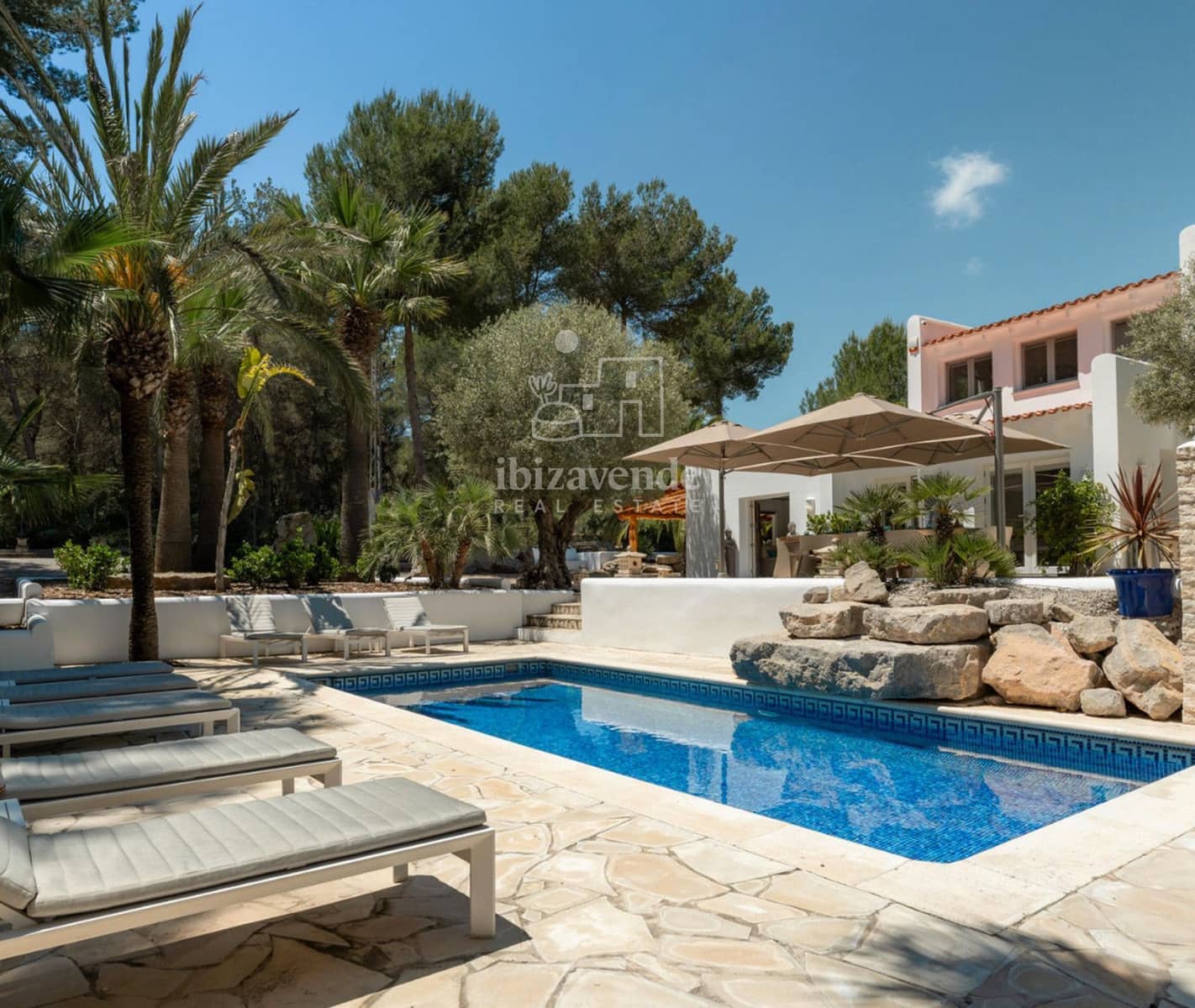 5 soverom Villa til salgs i Cala Jondal med svømmebasseng garasje - € 3 500 000 (Ref: 9240676)