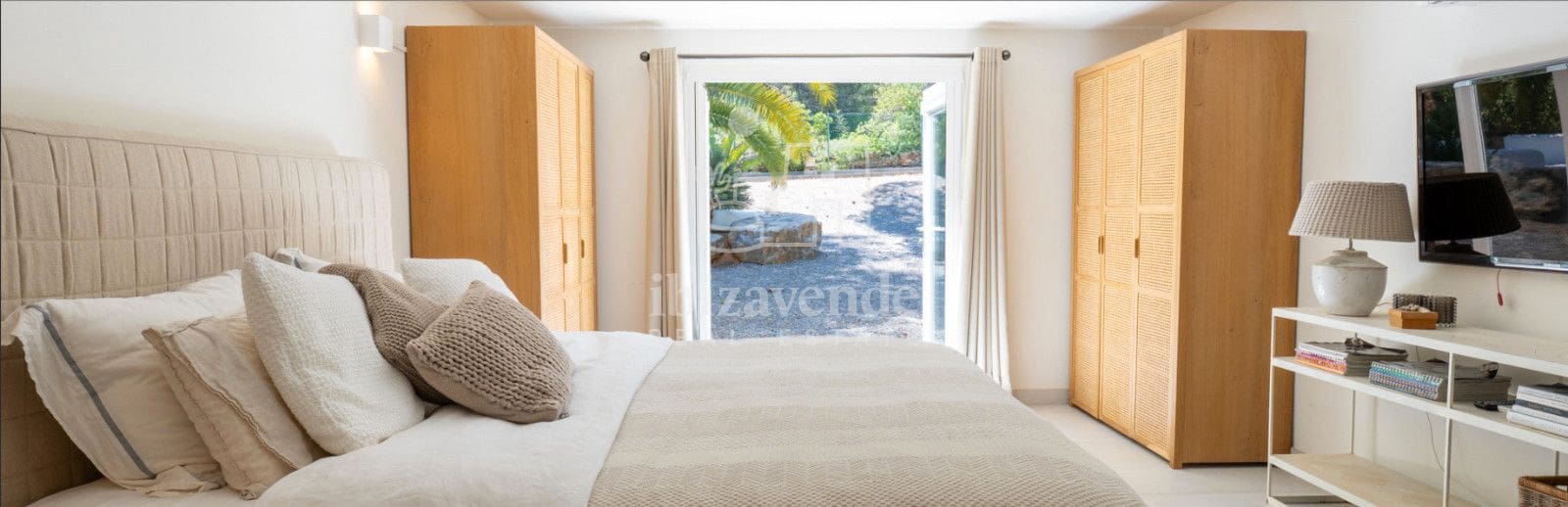 5 soverom Villa til salgs i Cala Jondal med svømmebasseng garasje - € 3 500 000 (Ref: 9240676)