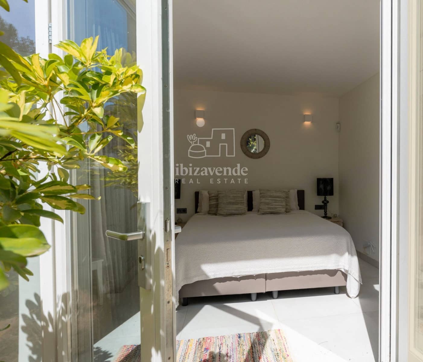 5 soverom Villa til salgs i Cala Jondal med svømmebasseng garasje - € 3 500 000 (Ref: 9240676)