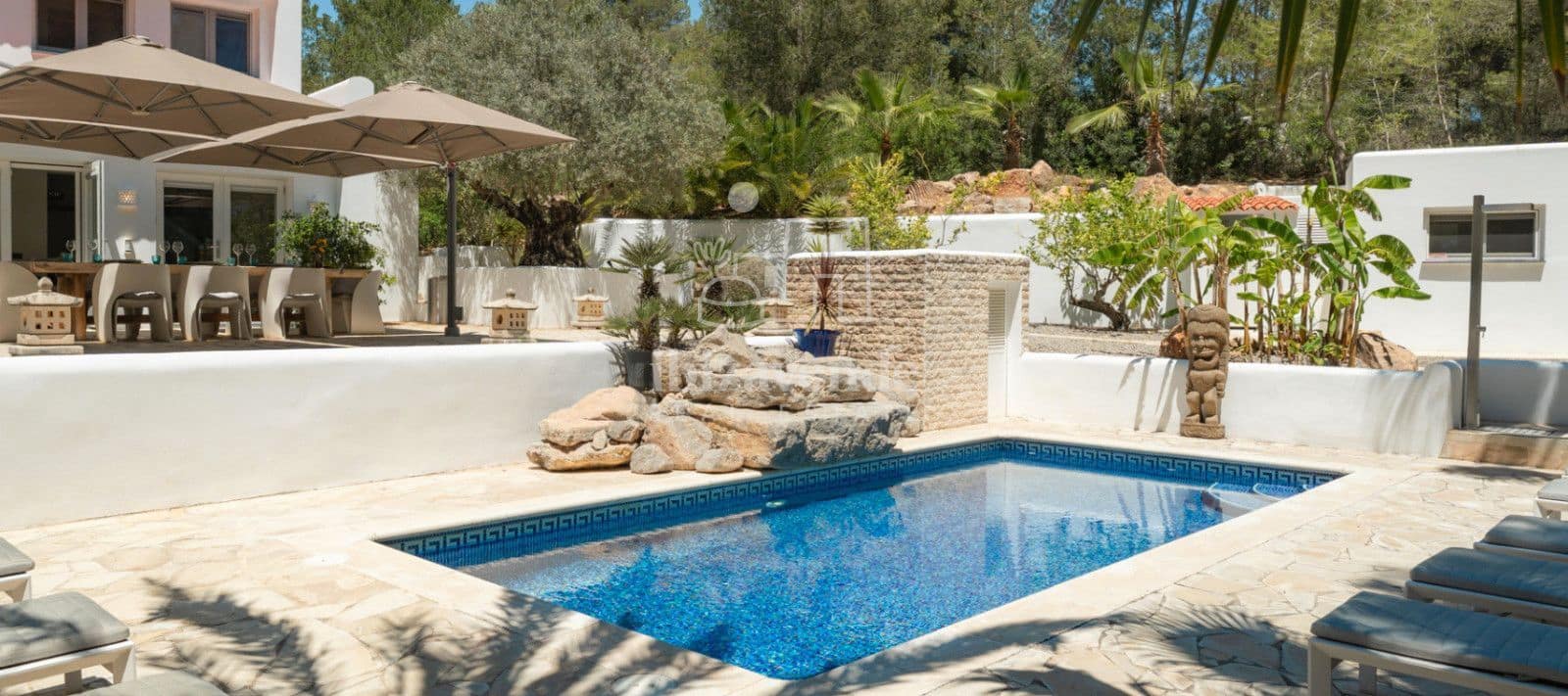 5 soverom Villa til salgs i Cala Jondal med svømmebasseng garasje - € 3 500 000 (Ref: 9240676)