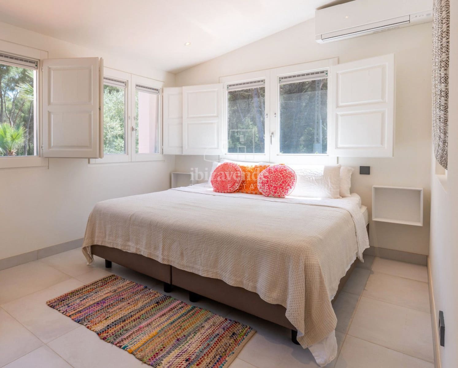 5 soverom Villa til salgs i Cala Jondal med svømmebasseng garasje - € 3 500 000 (Ref: 9240676)