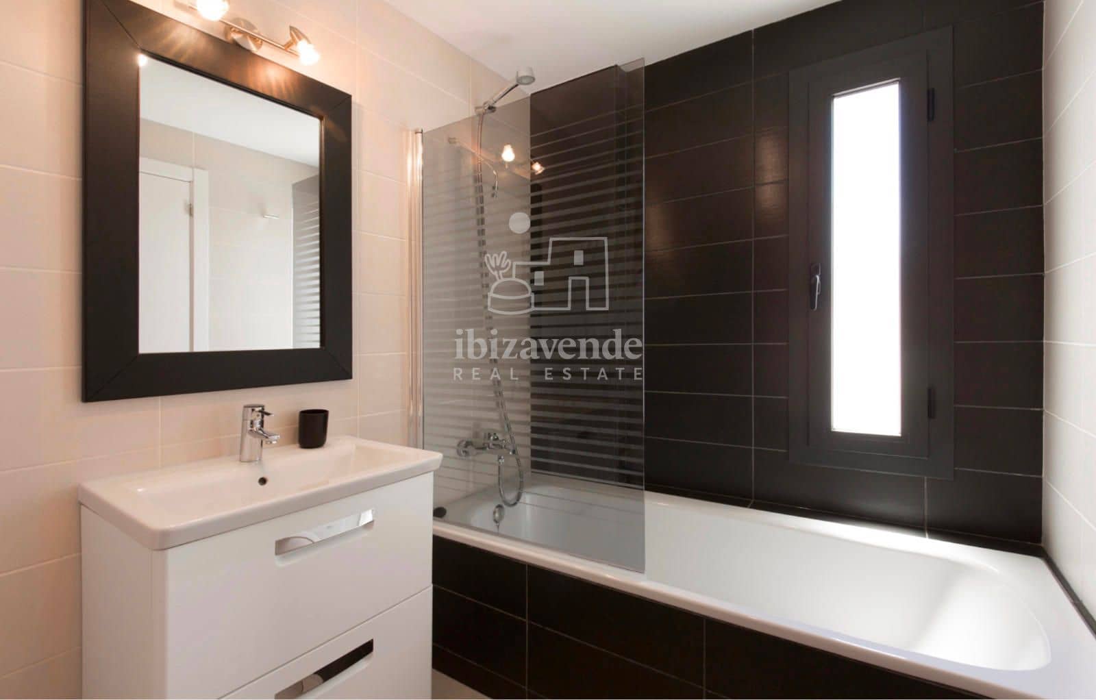 3 quarto Apartamento para arrendar em Ibiza / Eivissa cidade com garagem - 4 000 € (Ref: 9244388)