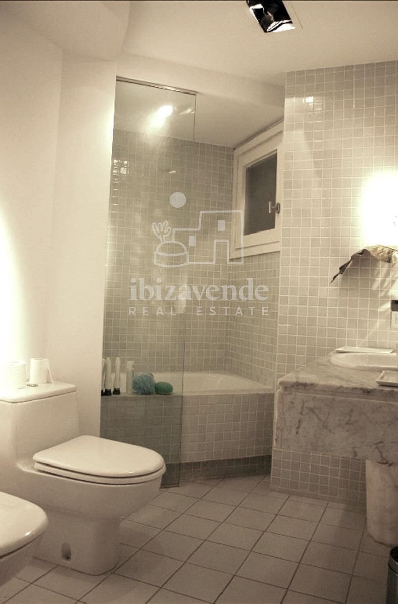 2 bedroom Flat for sale in Ibiza / Eivissa town with pool garage - € 530,000 (Ref: 9251472)