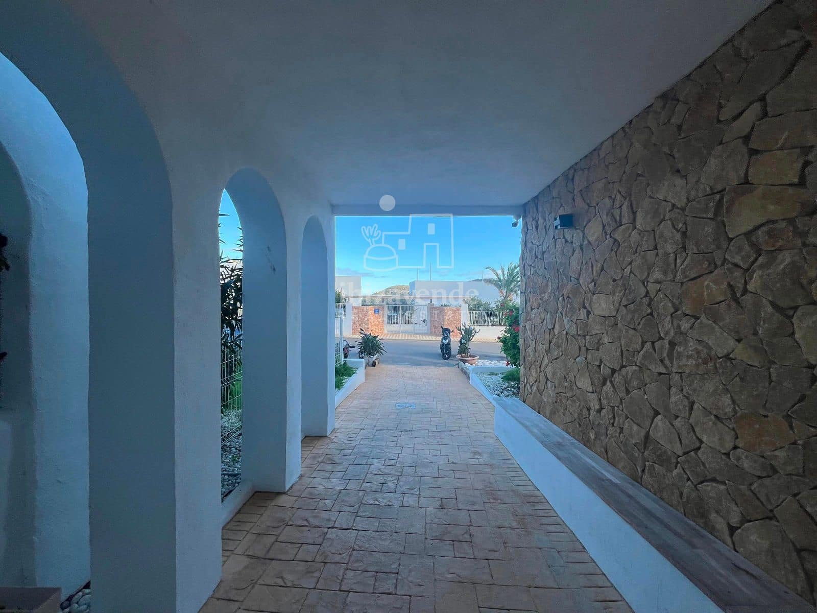 1 sovrum Lägenhet att hyra i Cala Vadella med pool - 1 200 € (Ref: 9295966)
