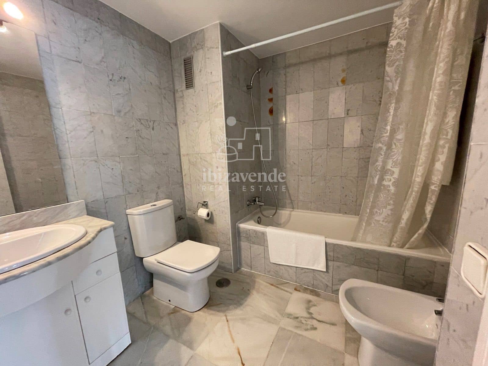 1 bedroom Flat for rent in Ibiza / Eivissa town with pool garage - € 1,100 (Ref: 9307246)