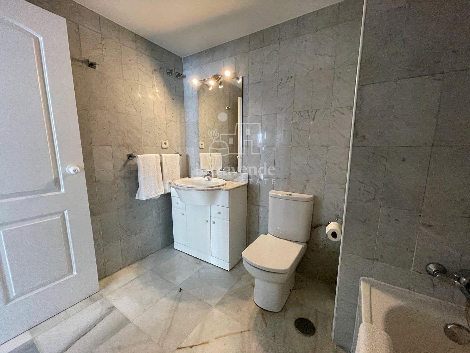 1 bedroom Flat for rent in Ibiza / Eivissa town with pool garage - € 1,100 (Ref: 9307246)