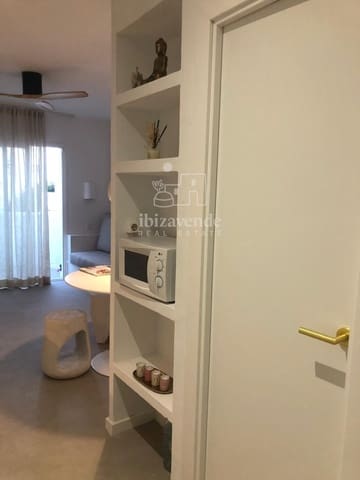 1 soveværelse Lejlighed til leje i La Siesta, Santa Eulalia / Santa Eularia med swimmingpool - € 1.600 (Ref: 9319946)