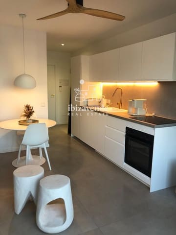 1 soveværelse Lejlighed til leje i La Siesta, Santa Eulalia / Santa Eularia med swimmingpool - € 1.600 (Ref: 9319946)