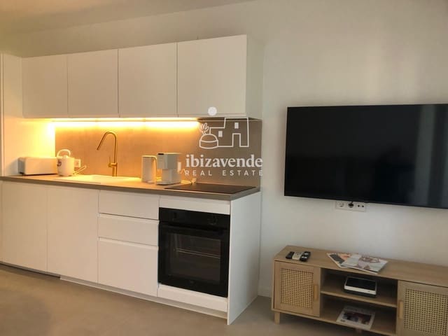 1 soveværelse Lejlighed til leje i La Siesta, Santa Eulalia / Santa Eularia med swimmingpool - € 1.600 (Ref: 9319946)