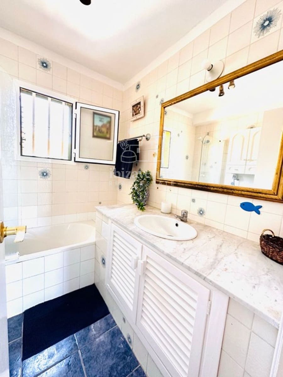 3 slaapkamer Flat te huur in Cala Tarida - € 1.650 (Ref: 9340285)