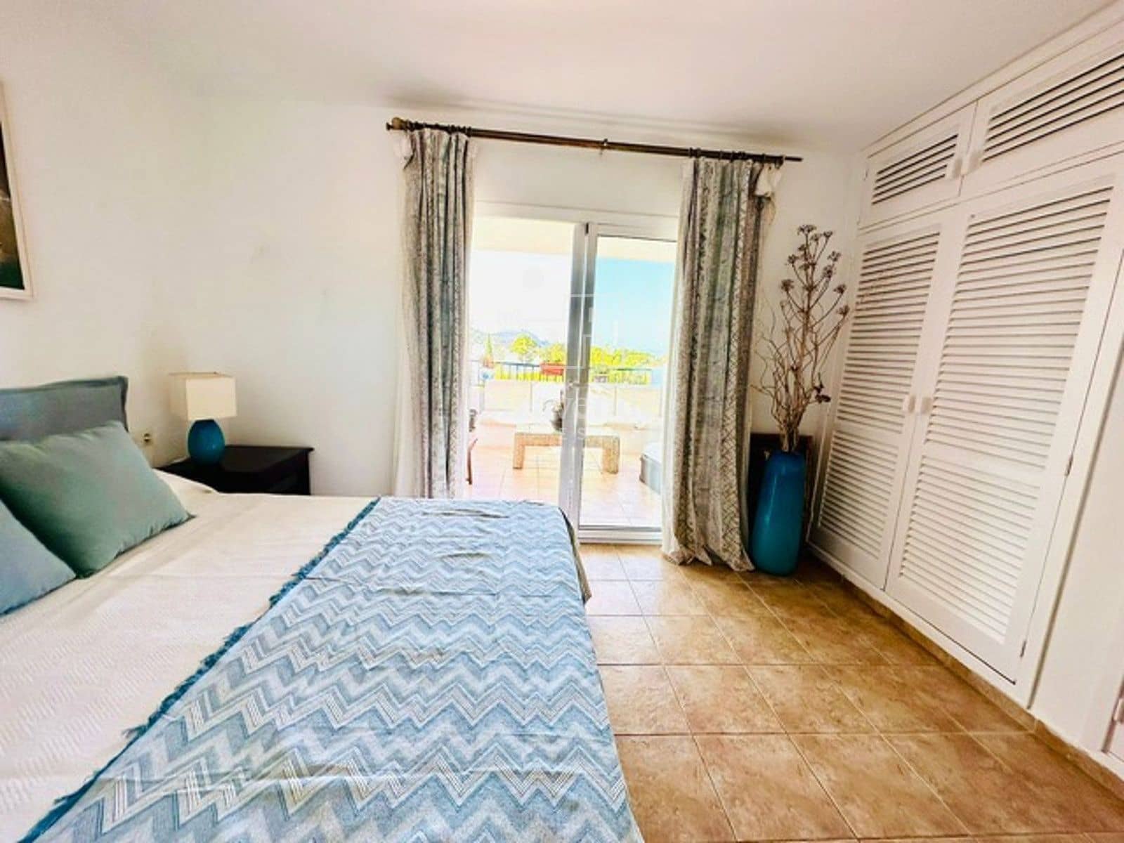 3 slaapkamer Flat te huur in Cala Tarida - € 1.650 (Ref: 9340285)