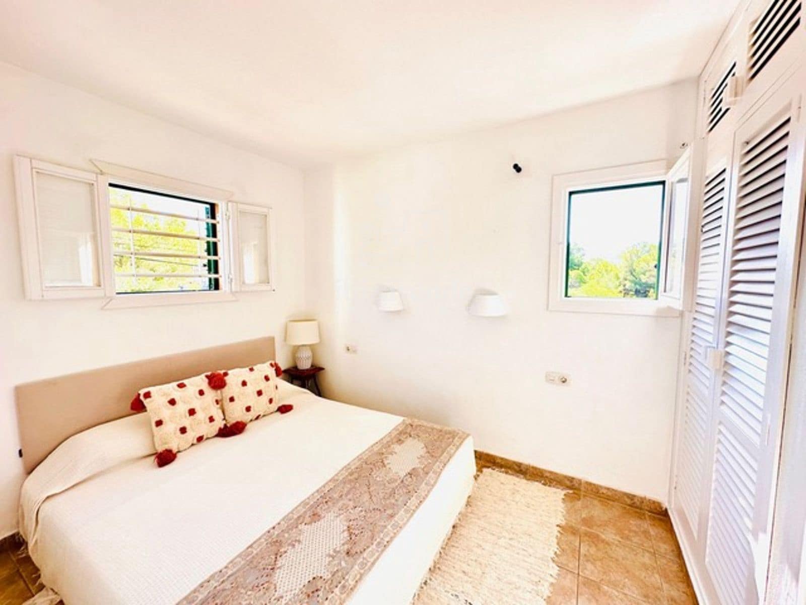 3 slaapkamer Flat te huur in Cala Tarida - € 1.650 (Ref: 9340285)