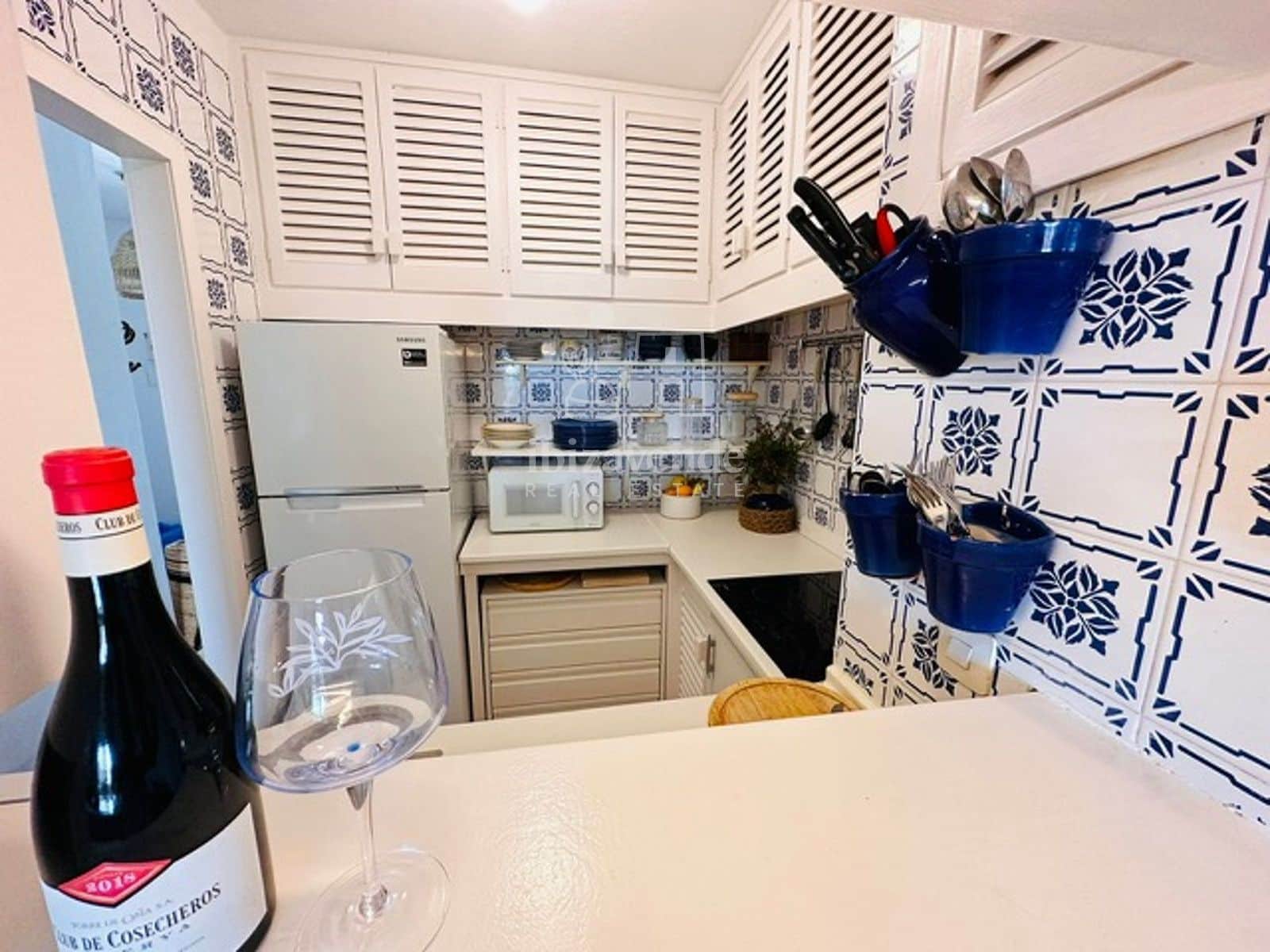 3 slaapkamer Flat te huur in Cala Tarida - € 1.650 (Ref: 9340285)