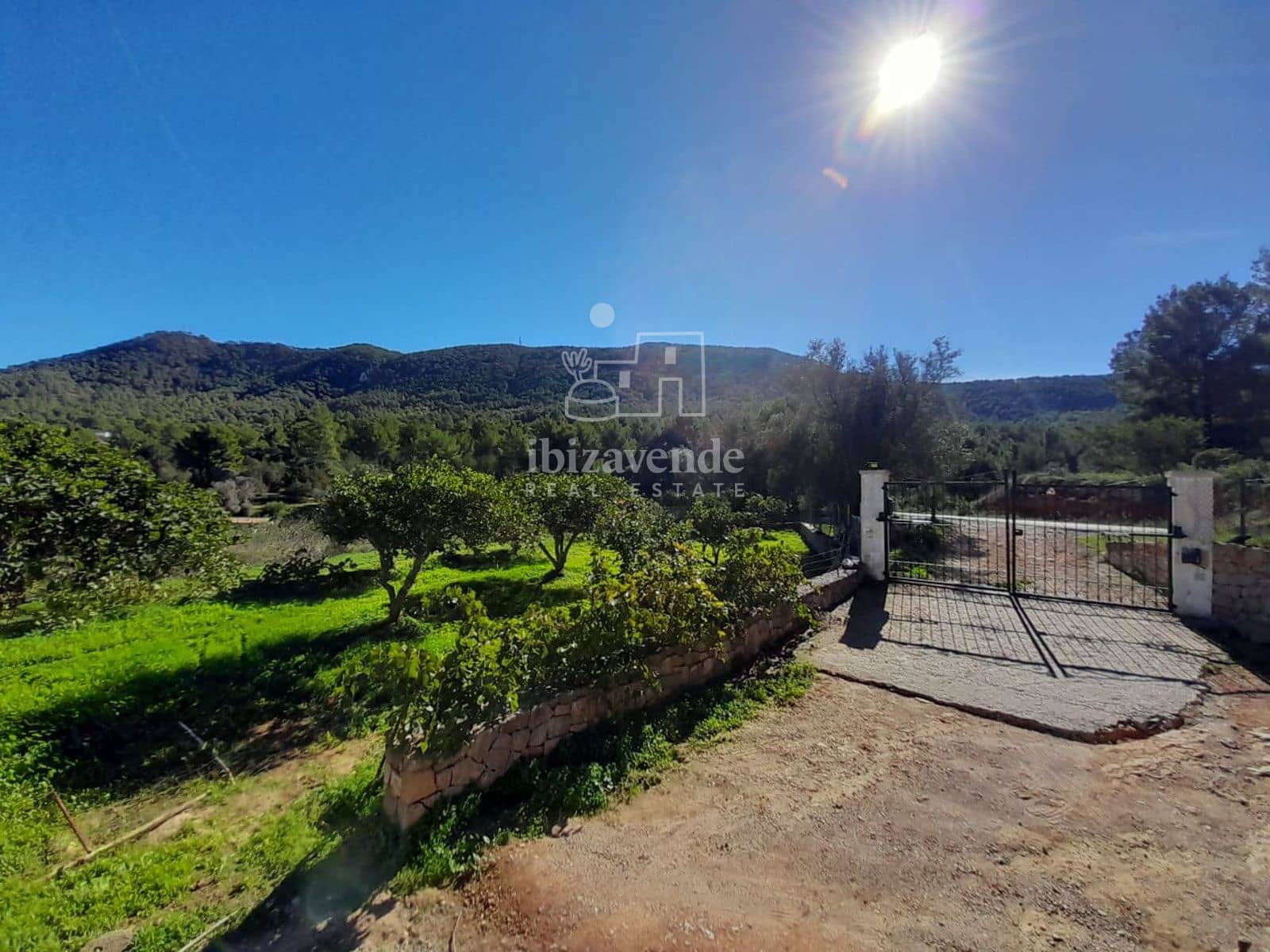 Villa te koop in San Jose / Sant Josep de Sa Talaia met garage - € 2.135.000 (Ref: 9343945)