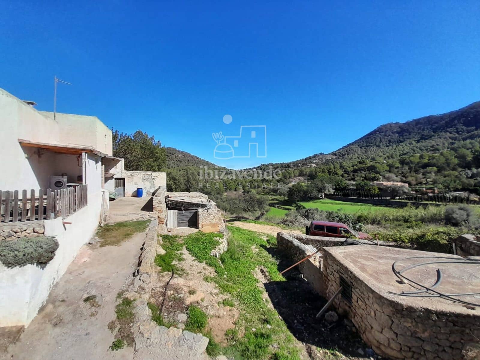 Villa te koop in San Jose / Sant Josep de Sa Talaia met garage - € 2.135.000 (Ref: 9343945)