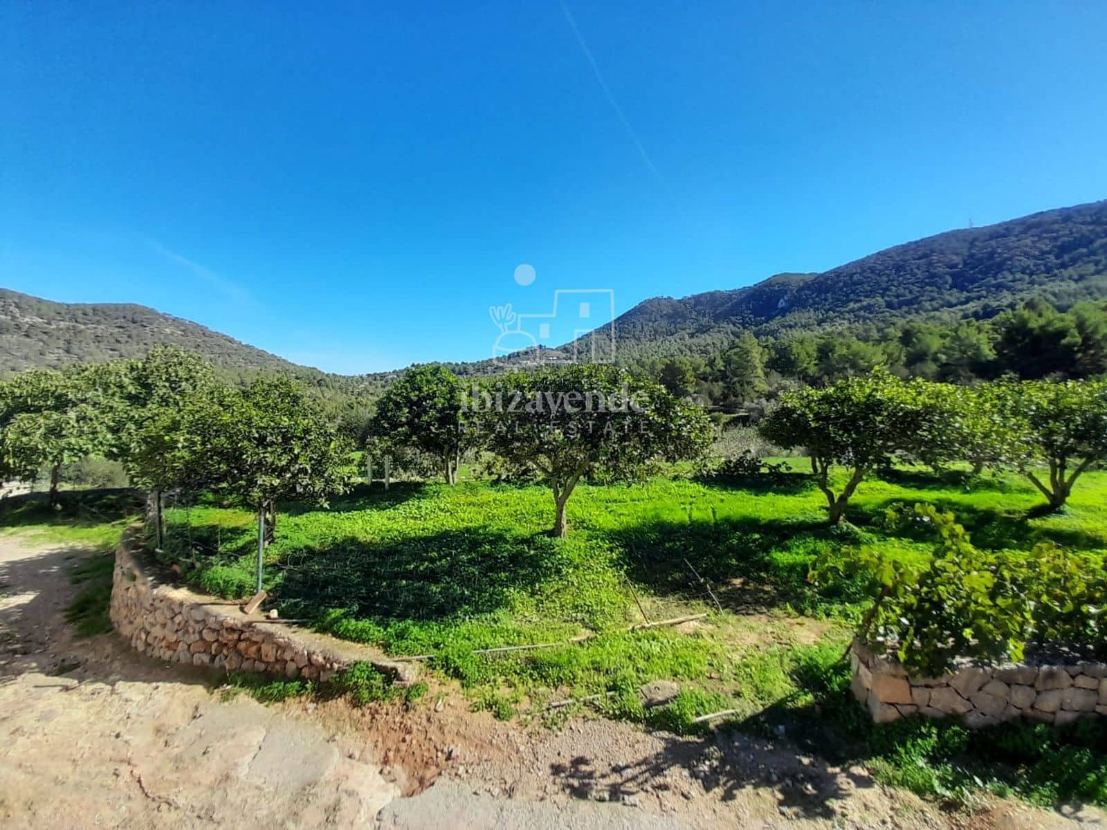 Villa te koop in San Jose / Sant Josep de Sa Talaia met garage - € 2.135.000 (Ref: 9343945)