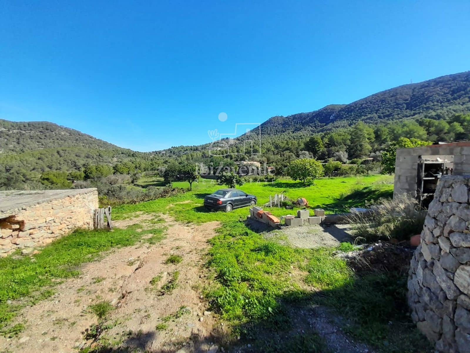 Villa te koop in San Jose / Sant Josep de Sa Talaia met garage - € 2.135.000 (Ref: 9343945)