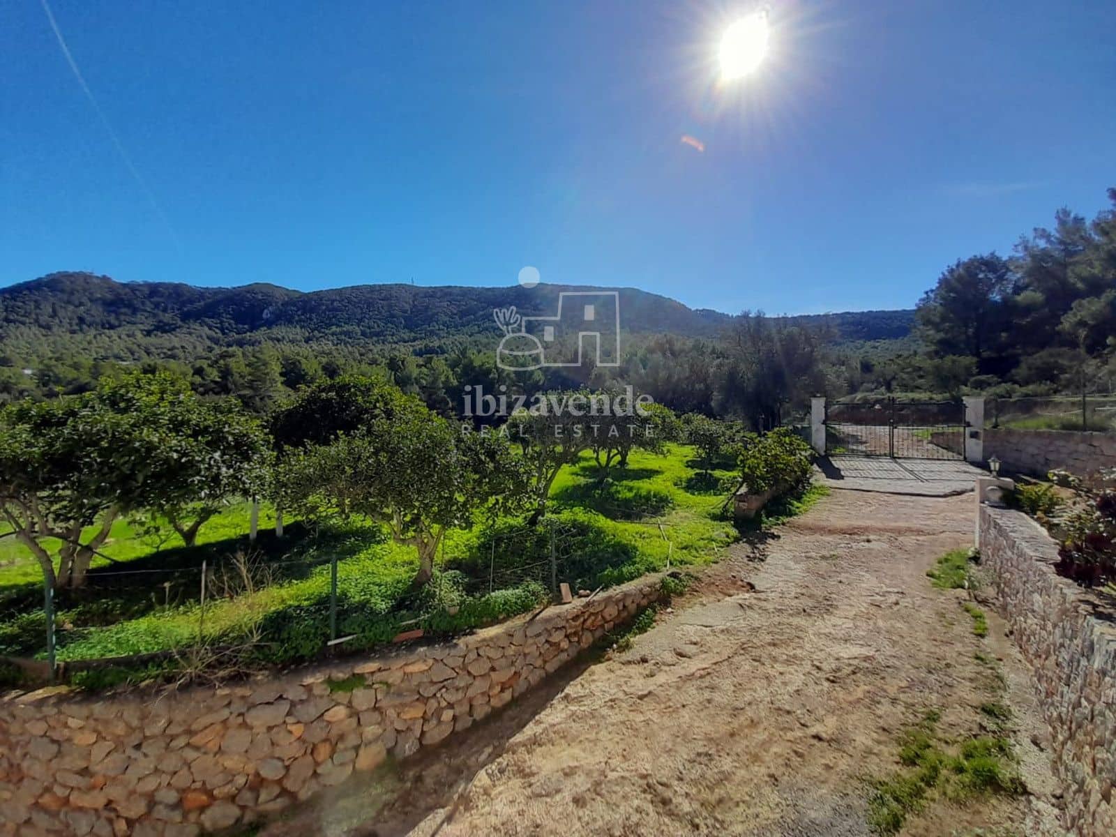 Villa te koop in San Jose / Sant Josep de Sa Talaia met garage - € 2.135.000 (Ref: 9343945)