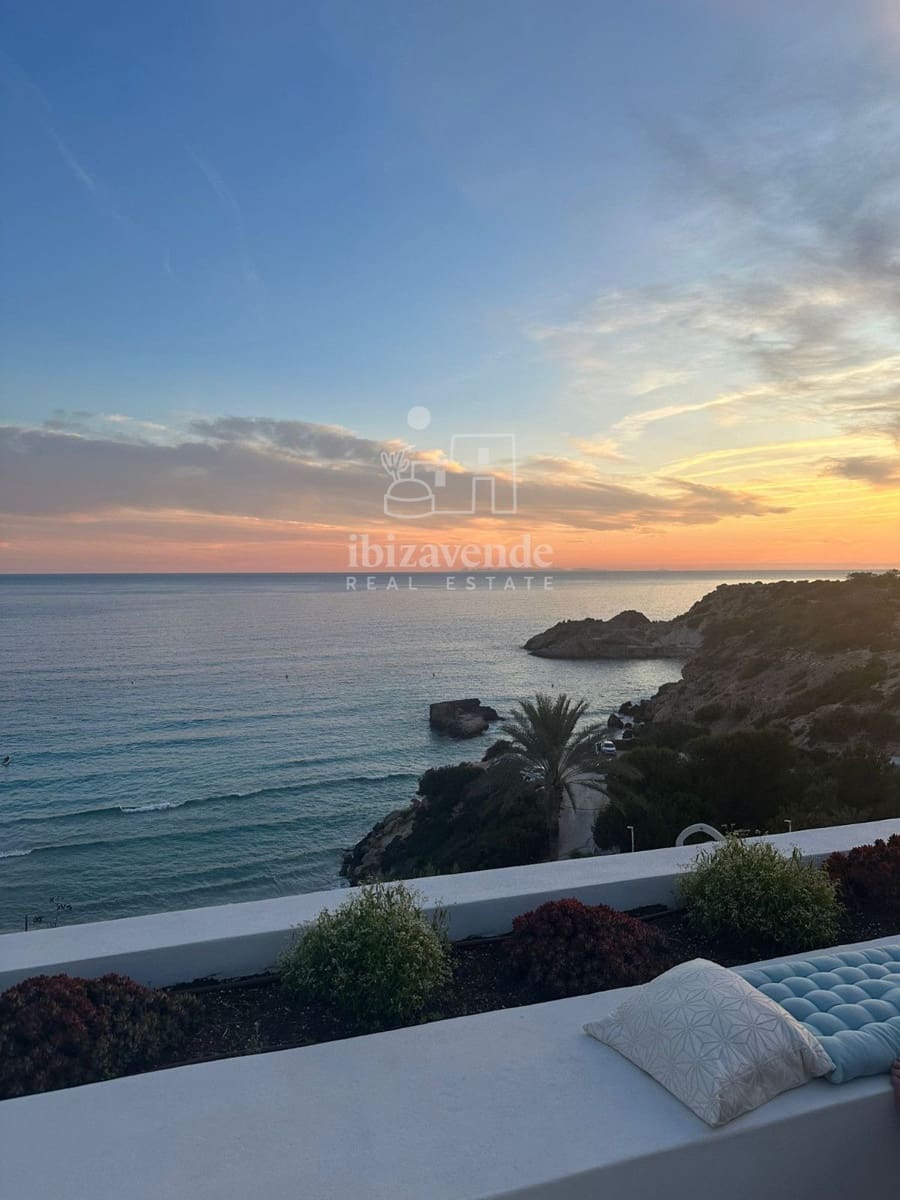 3 soverom Penthouse til salgs i Cala Tarida med garasje - € 1 790 000 (Ref: 9348571)