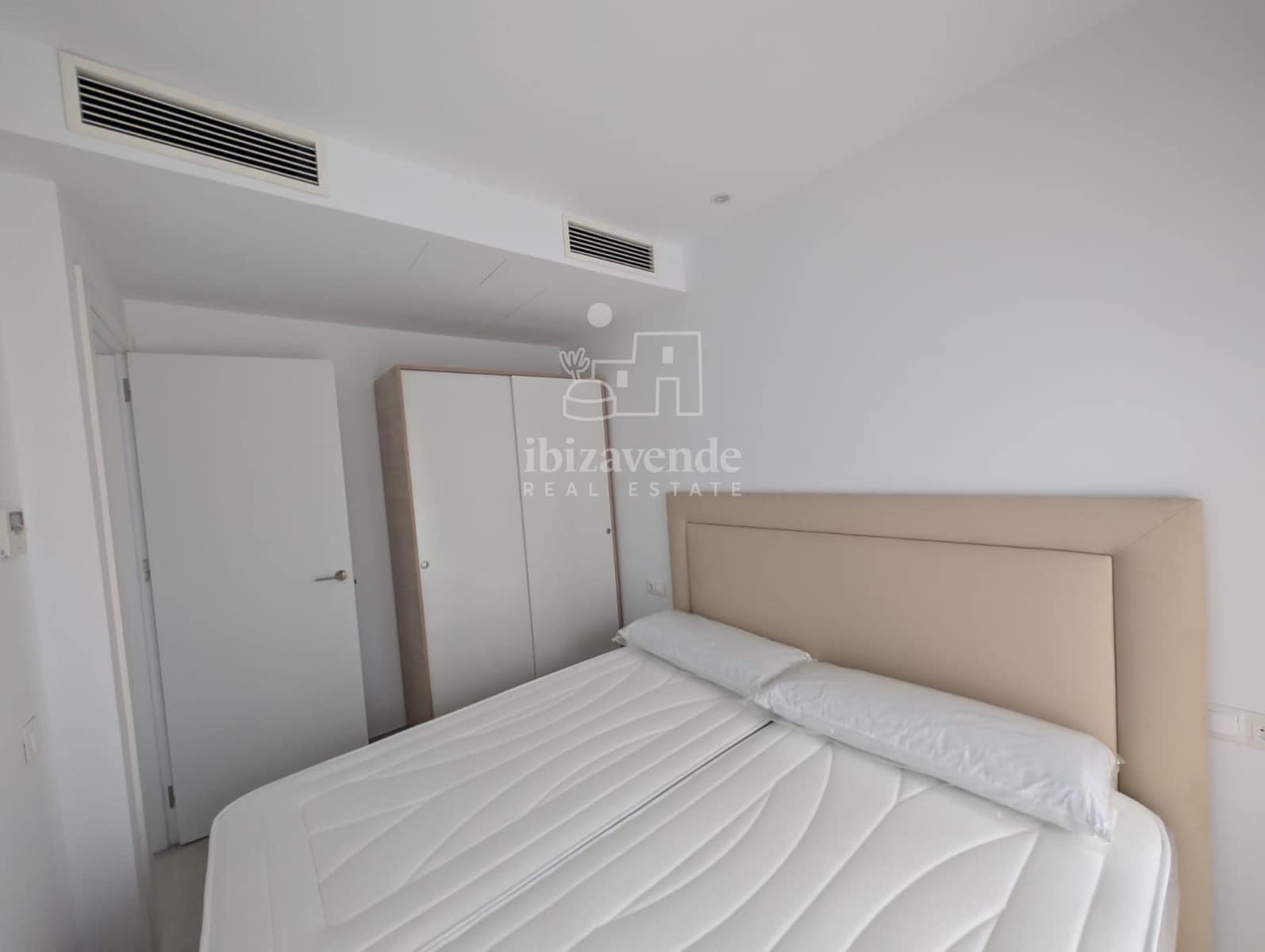 3 bedroom Flat for rent in Sant Antoni de Portmany with garage - € 1,500 (Ref: 9352896)