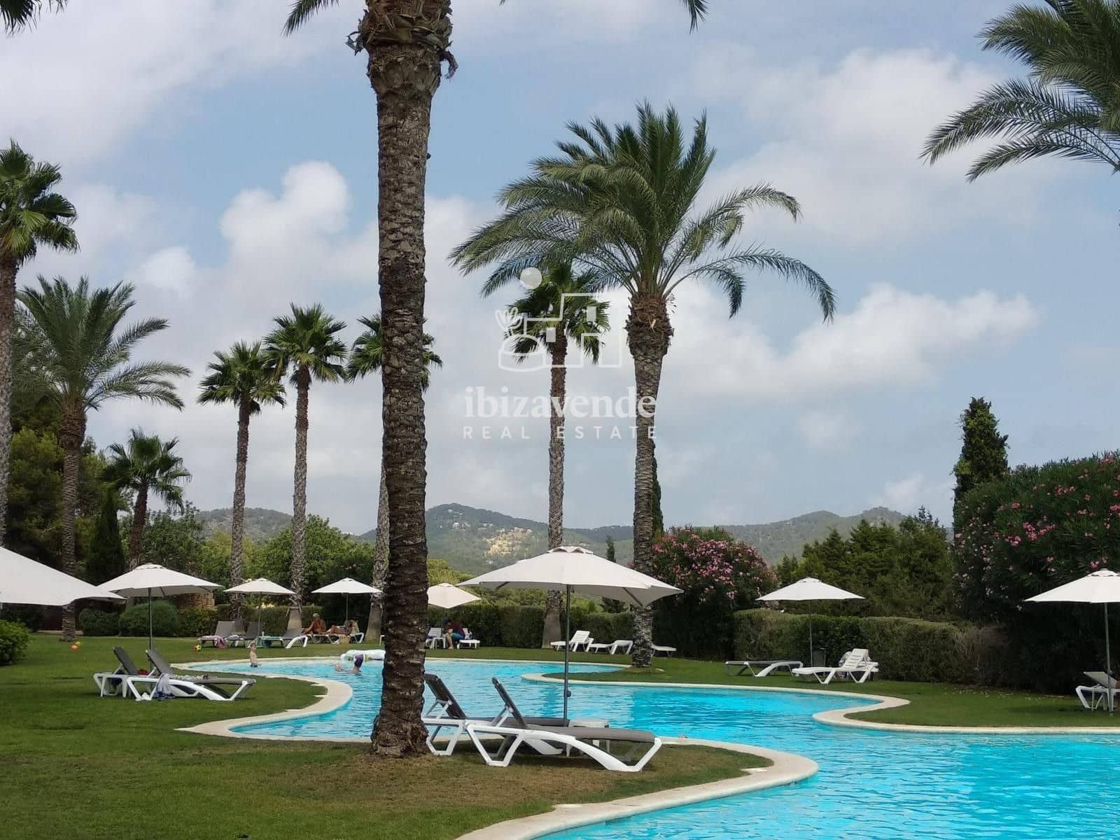 2 bedroom Flat for sale in Roca Llisa with pool garage - € 850,000 (Ref: 9353823)