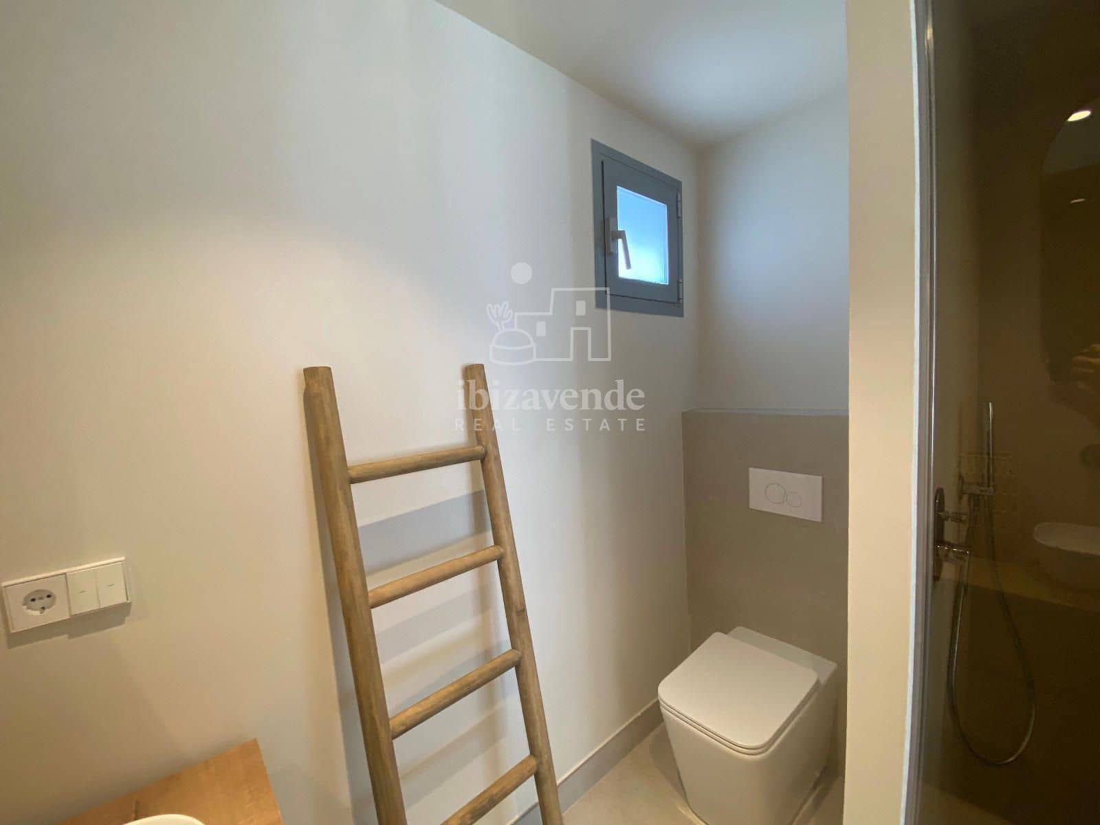 2 camera da letto Appartamento da affittare in Cala Gracio con piscina garage - 1.800 € (Rif: 9354517)