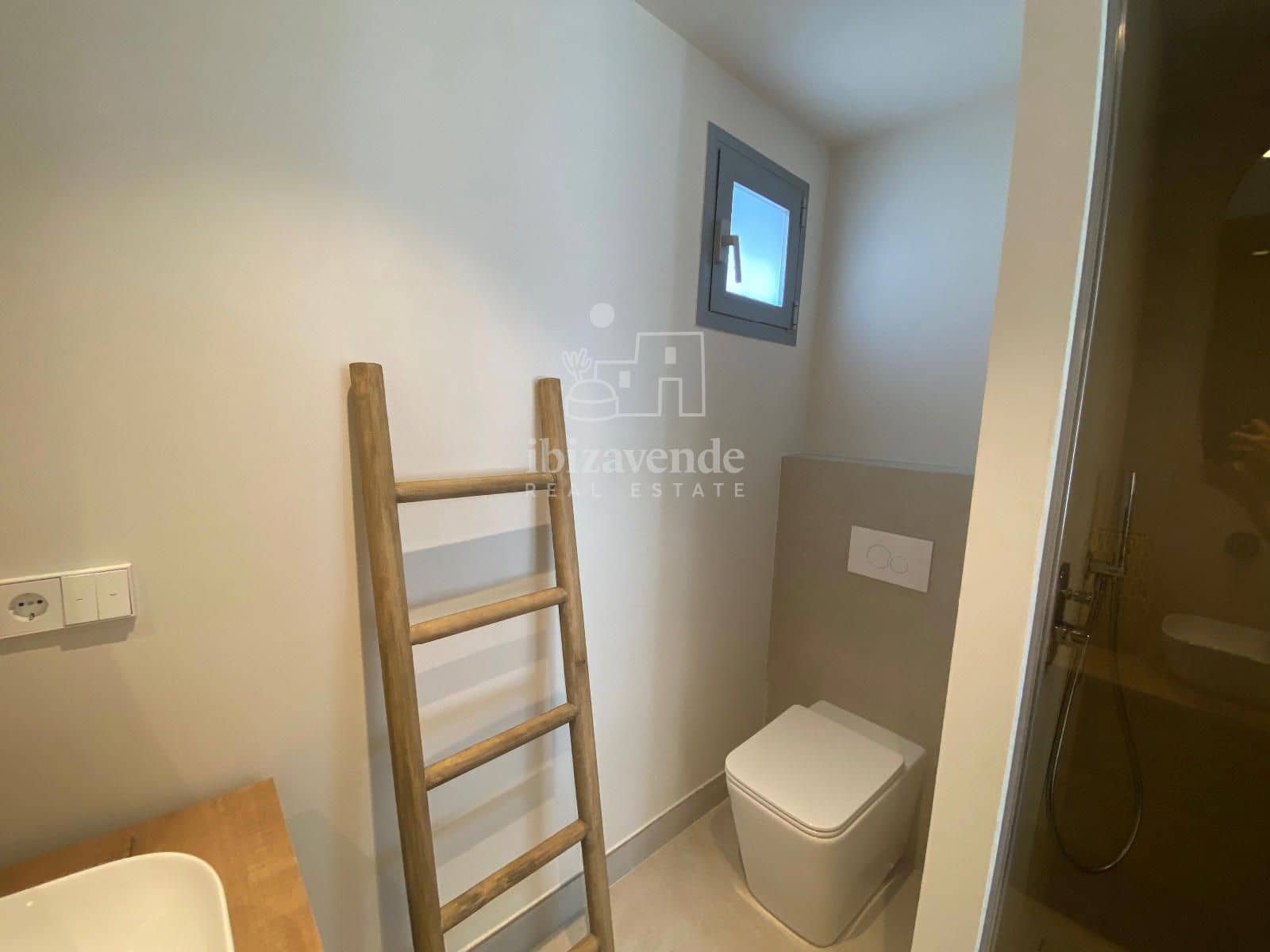 2 camera da letto Appartamento da affittare in Cala Gracio con piscina garage - 1.800 € (Rif: 9354517)