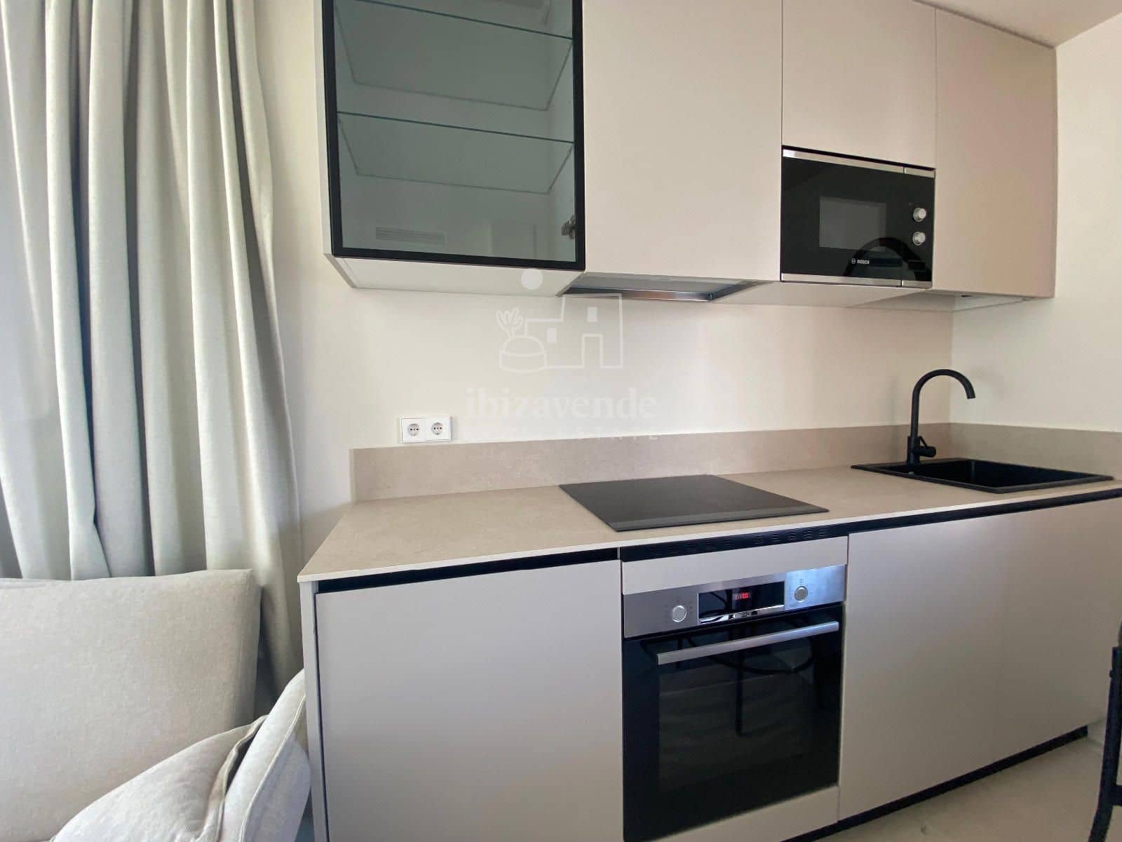 2 camera da letto Appartamento da affittare in Cala Gracio con piscina garage - 1.800 € (Rif: 9354517)