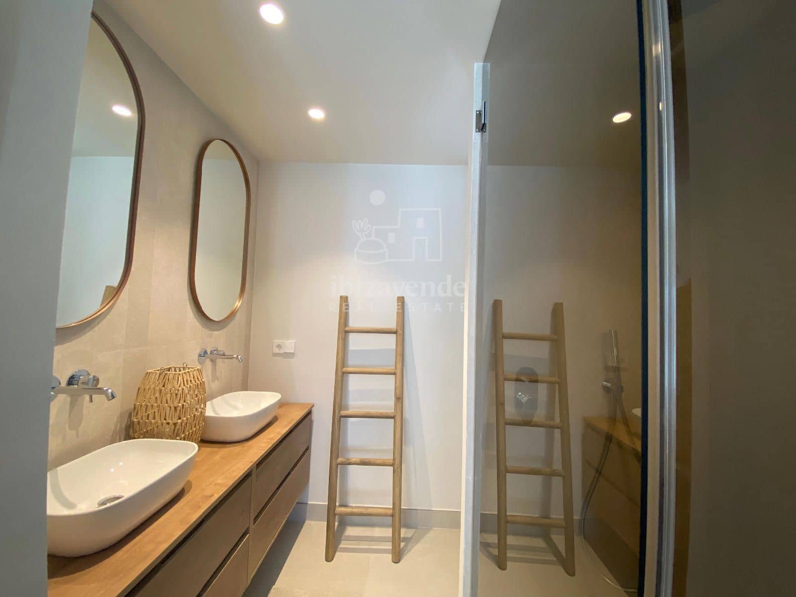 2 camera da letto Appartamento da affittare in Cala Gracio con piscina garage - 1.800 € (Rif: 9354517)