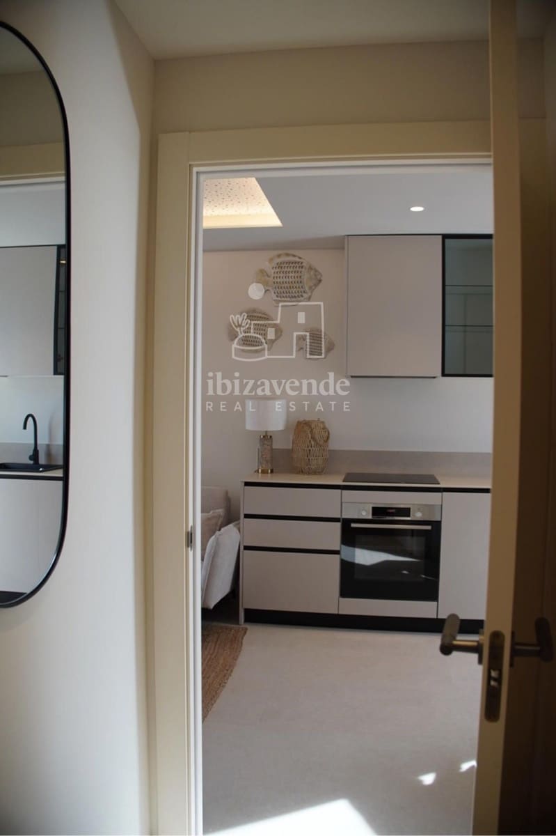 2 soverom Leilighet til leie i Cala Gracio med svømmebasseng garasje - € 2 400 (Ref: 9354519)