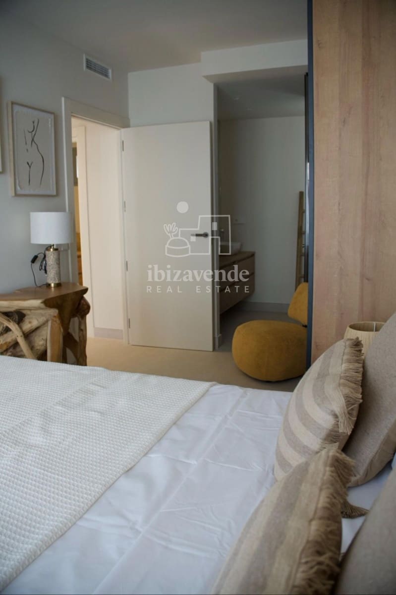 2 soverom Leilighet til leie i Cala Gracio med svømmebasseng garasje - € 2 400 (Ref: 9354519)