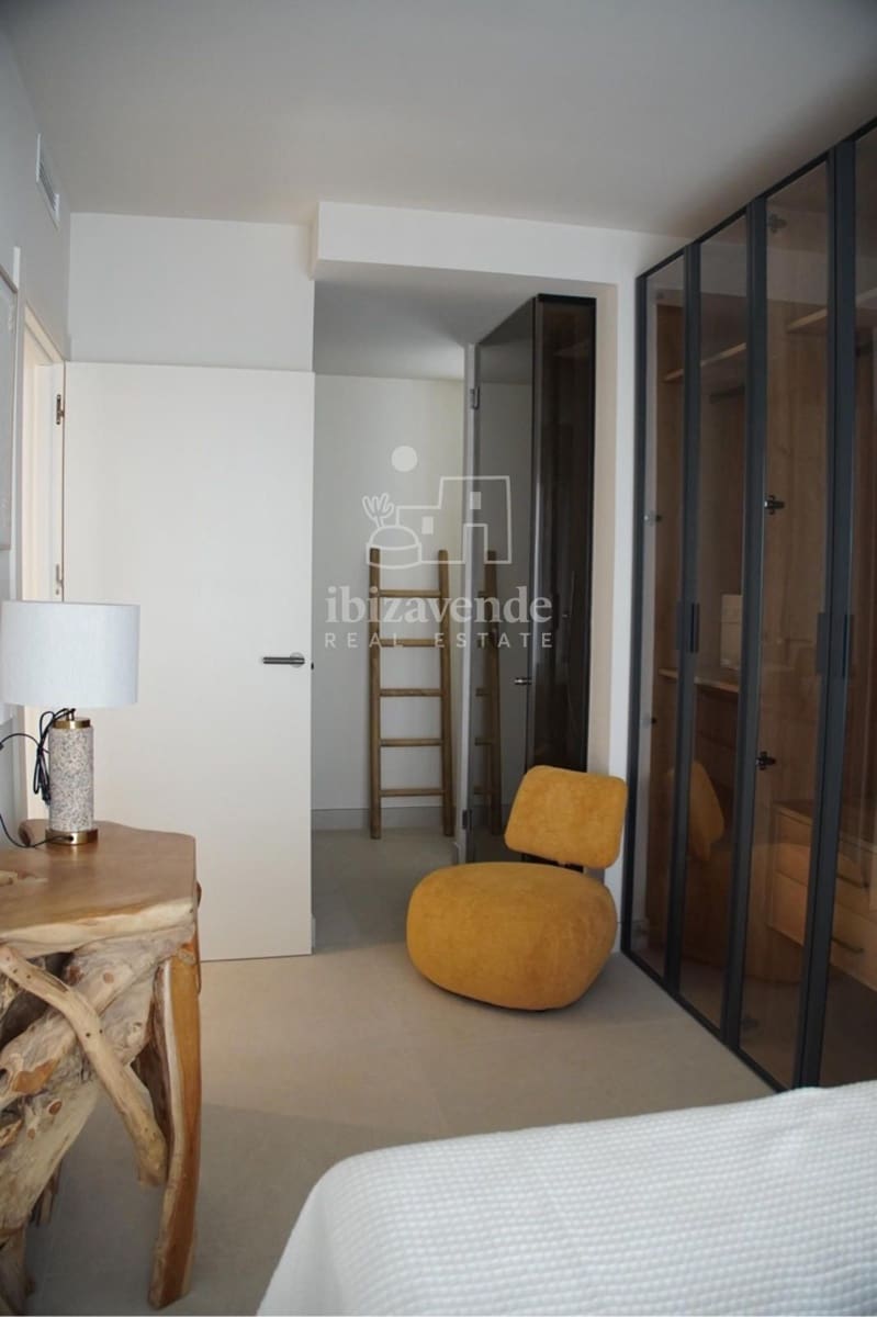 2 soverom Leilighet til leie i Cala Gracio med svømmebasseng garasje - € 2 400 (Ref: 9354519)