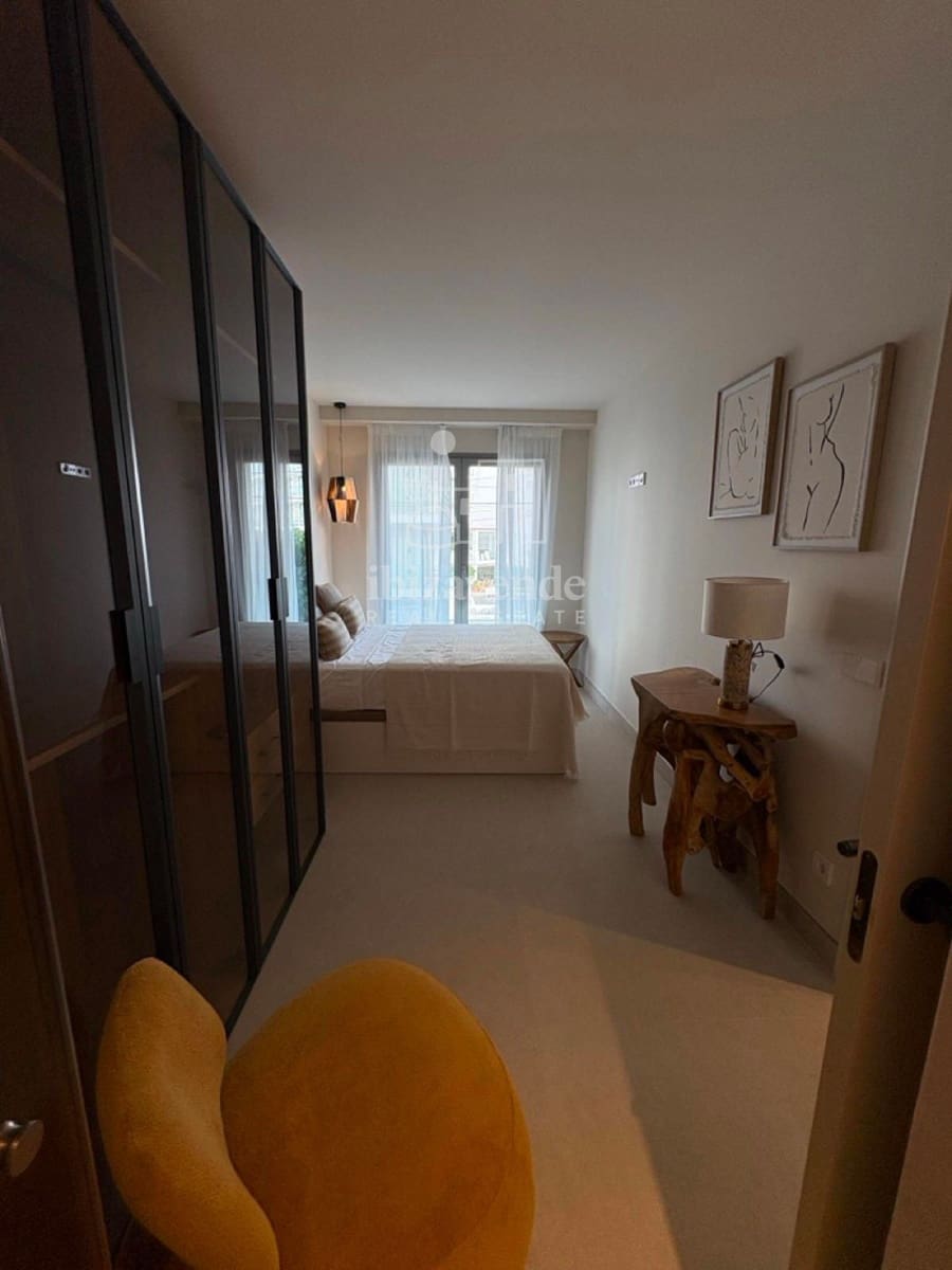 2 soverom Leilighet til leie i Cala Gracio med svømmebasseng garasje - € 2 400 (Ref: 9354519)