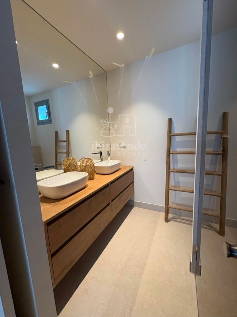 2 soverom Leilighet til leie i Cala Gracio med svømmebasseng garasje - € 2 400 (Ref: 9354519)