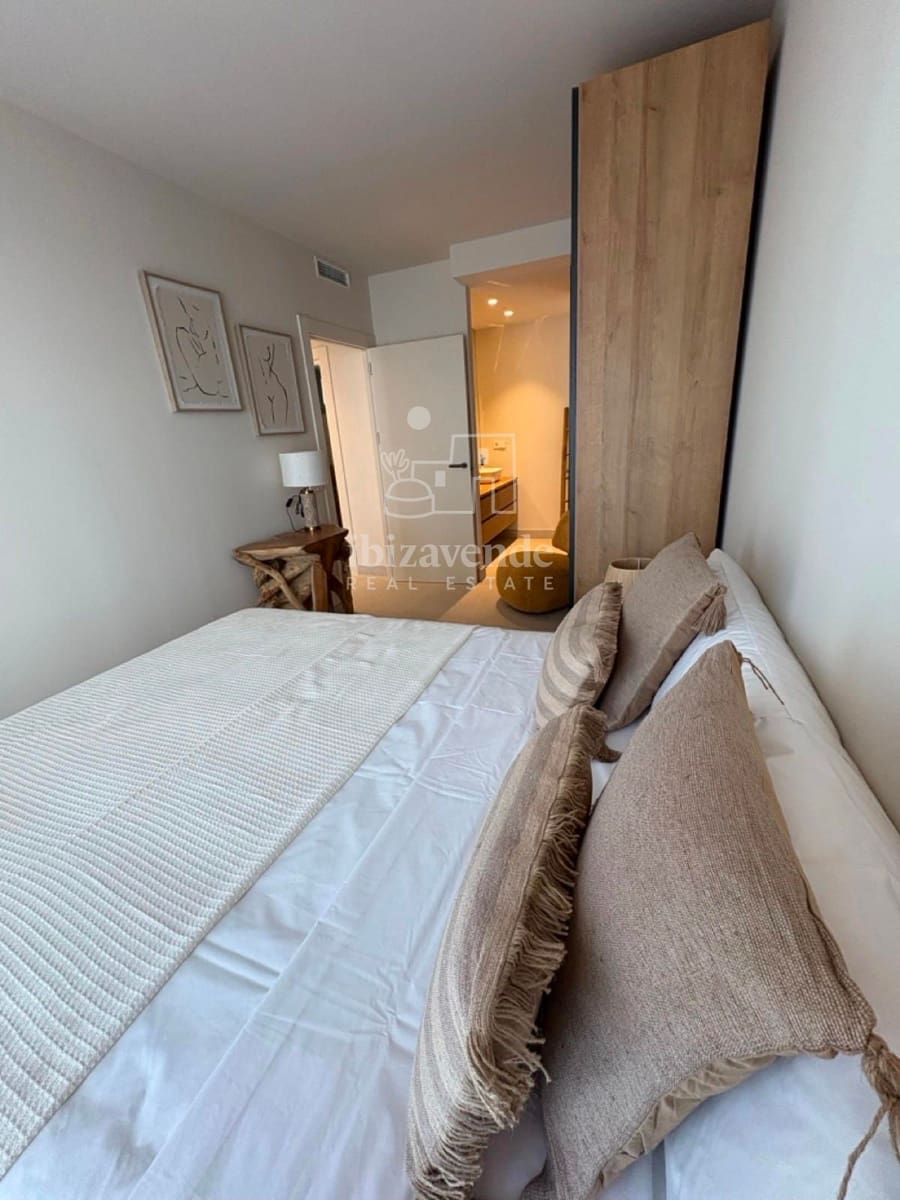 2 soverom Leilighet til leie i Cala Gracio med svømmebasseng garasje - € 2 400 (Ref: 9354519)