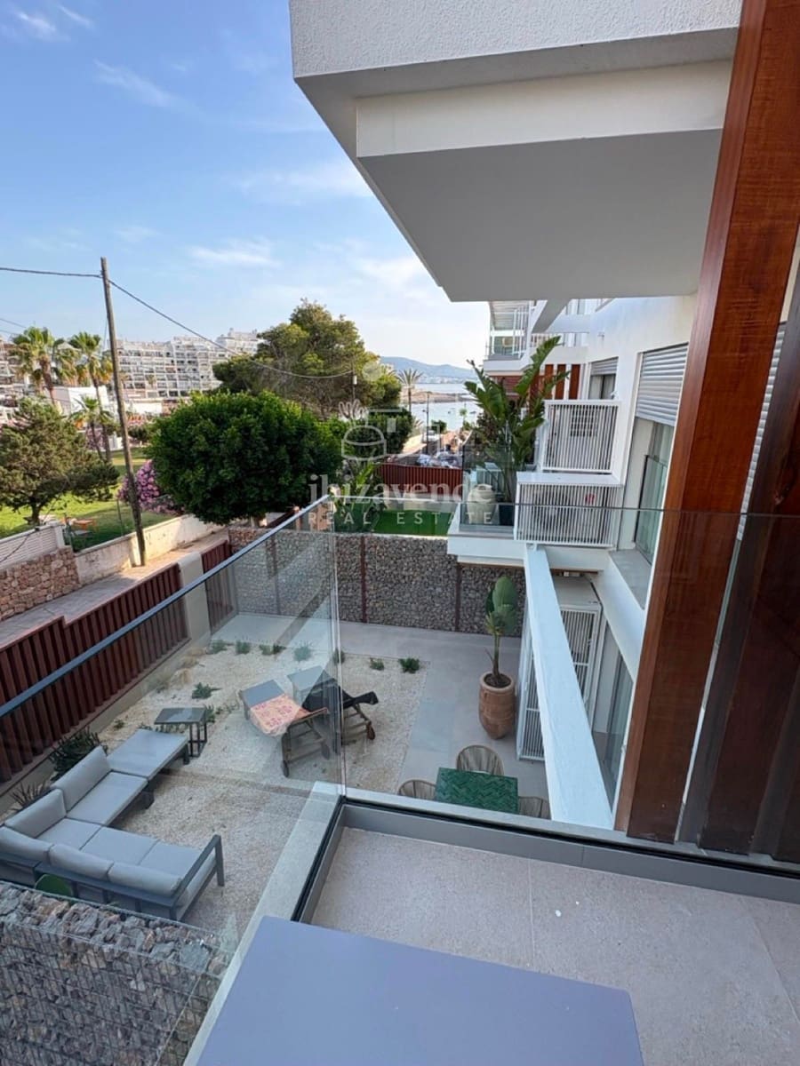 2 soverom Leilighet til leie i Cala Gracio med svømmebasseng garasje - € 2 400 (Ref: 9354519)