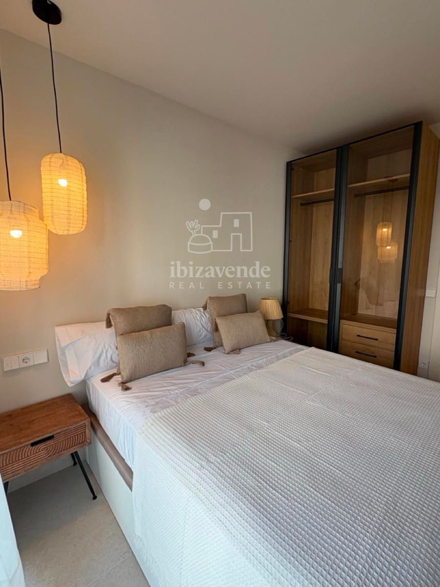 2 soverom Leilighet til leie i Cala Gracio med svømmebasseng garasje - € 2 400 (Ref: 9354519)