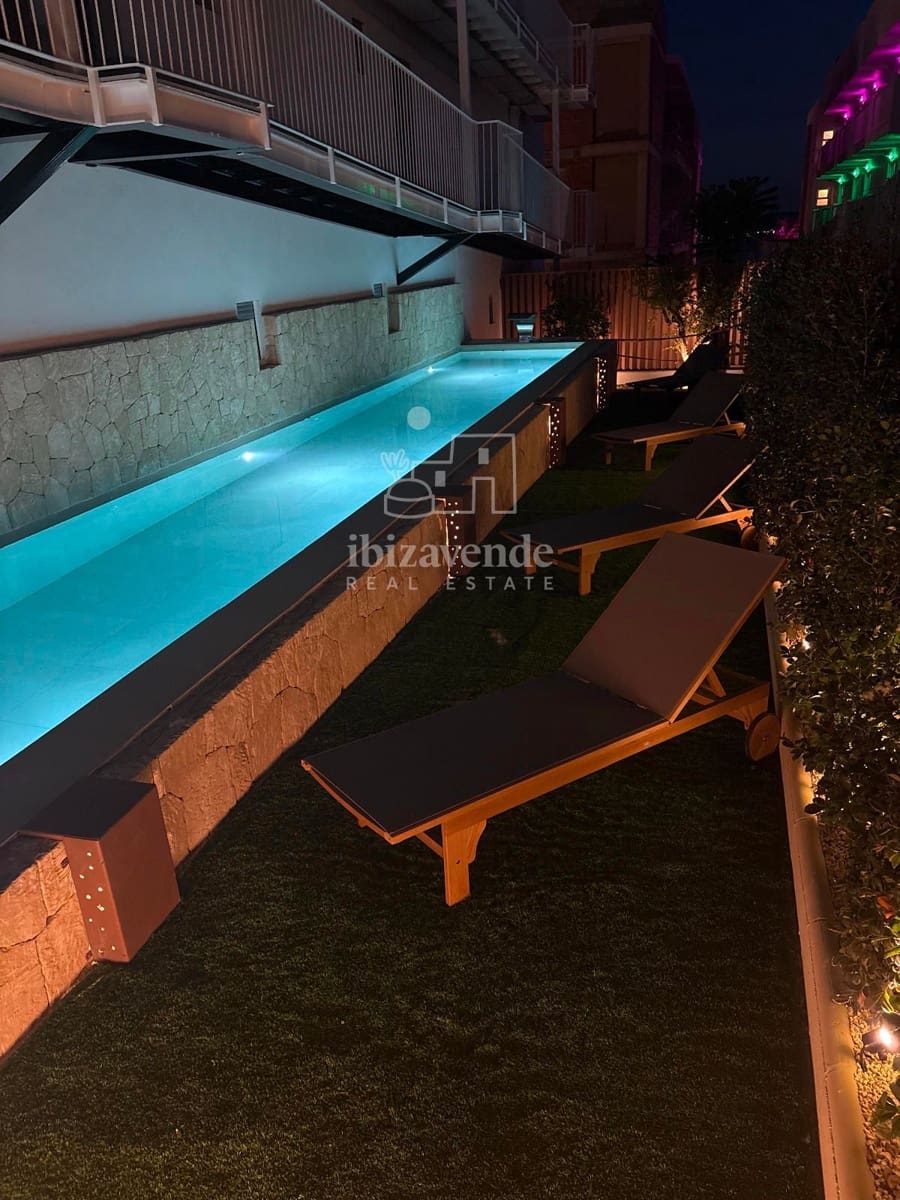 2 soverom Leilighet til leie i Cala Gracio med svømmebasseng garasje - € 2 400 (Ref: 9354519)