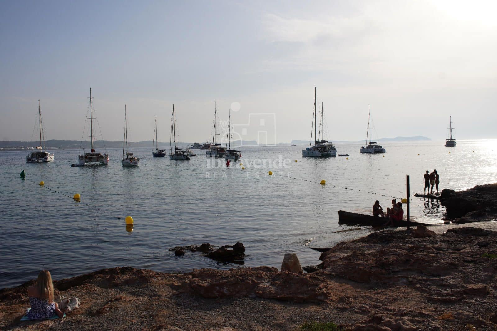 2 soverom Leilighet til leie i Cala Gracio med svømmebasseng garasje - € 2 400 (Ref: 9354519)