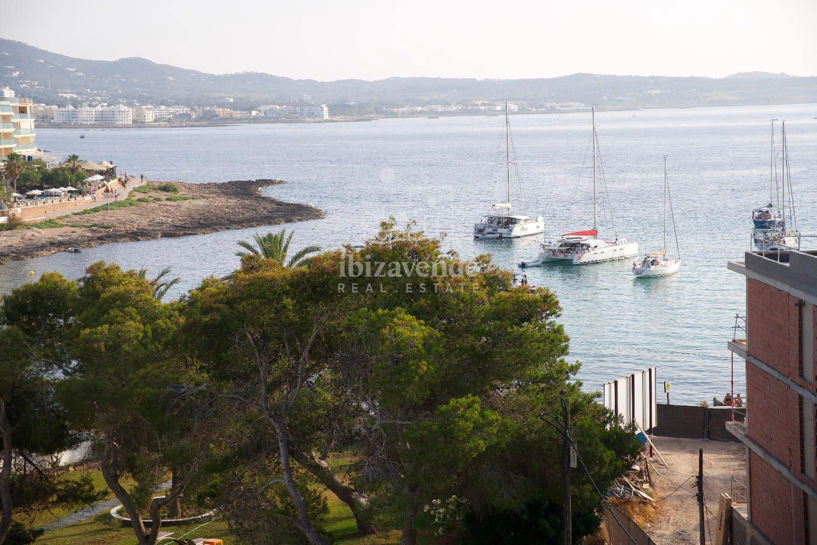 2 soverom Leilighet til leie i Cala Gracio med svømmebasseng garasje - € 2 400 (Ref: 9354519)