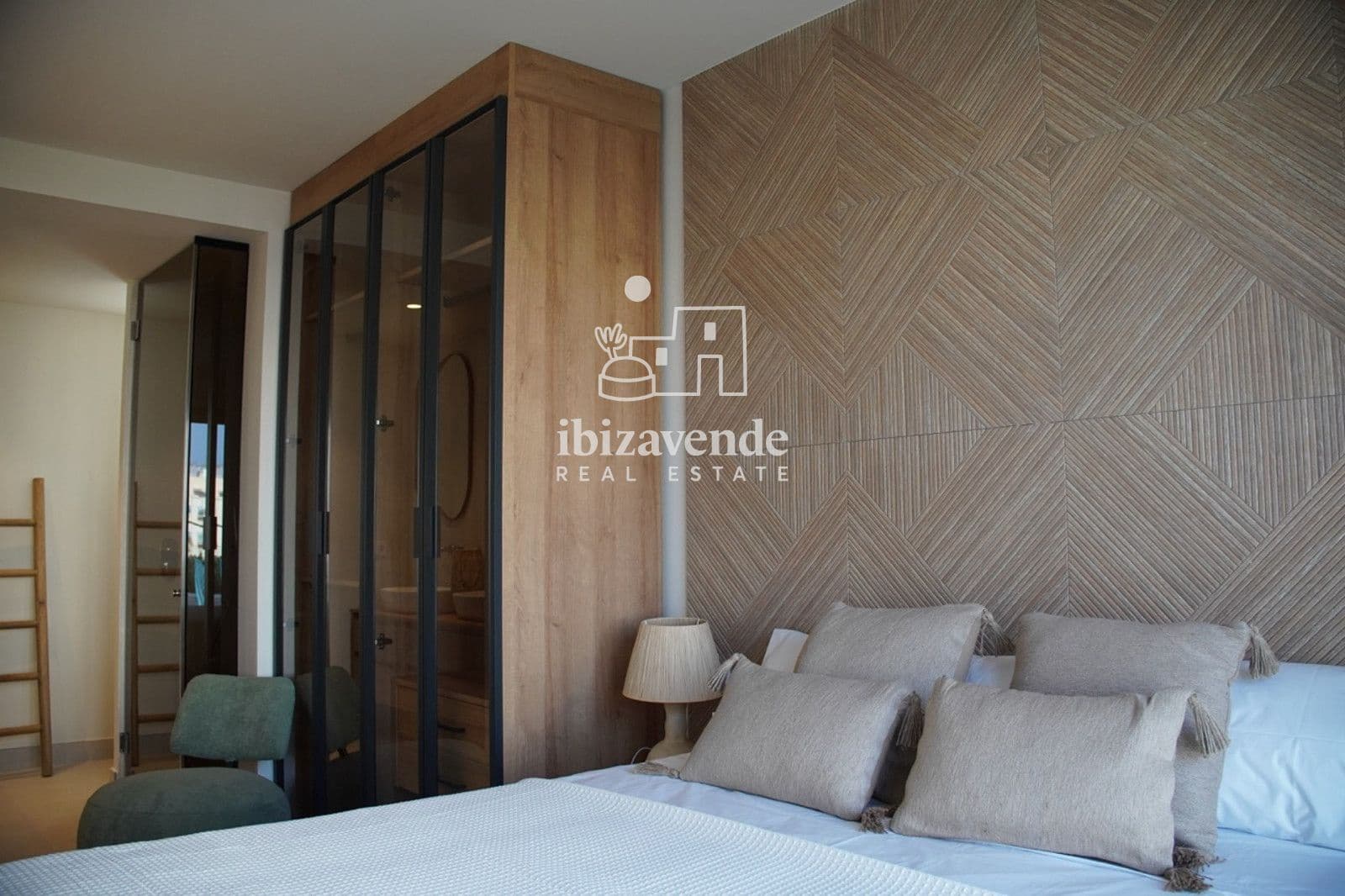 2 bedroom Penthouse for rent in Cala Gracio with pool garage - € 1,500 (Ref: 9354521)