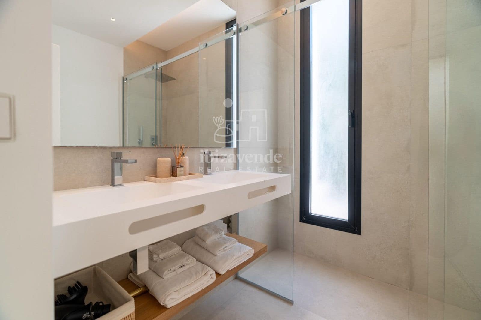 Villa/Maison de 5 chambres à louer à Nuestra Senora de Jesus avec piscine garage - 17 500 € (Ref: 9376418)