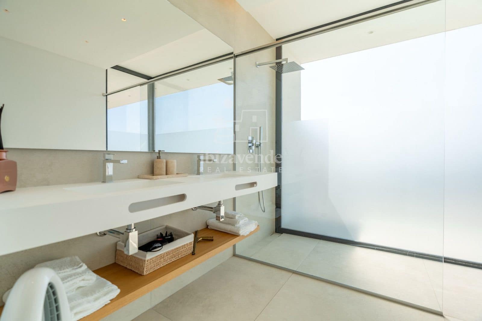 Villa/Maison de 5 chambres à louer à Nuestra Senora de Jesus avec piscine garage - 17 500 € (Ref: 9376418)