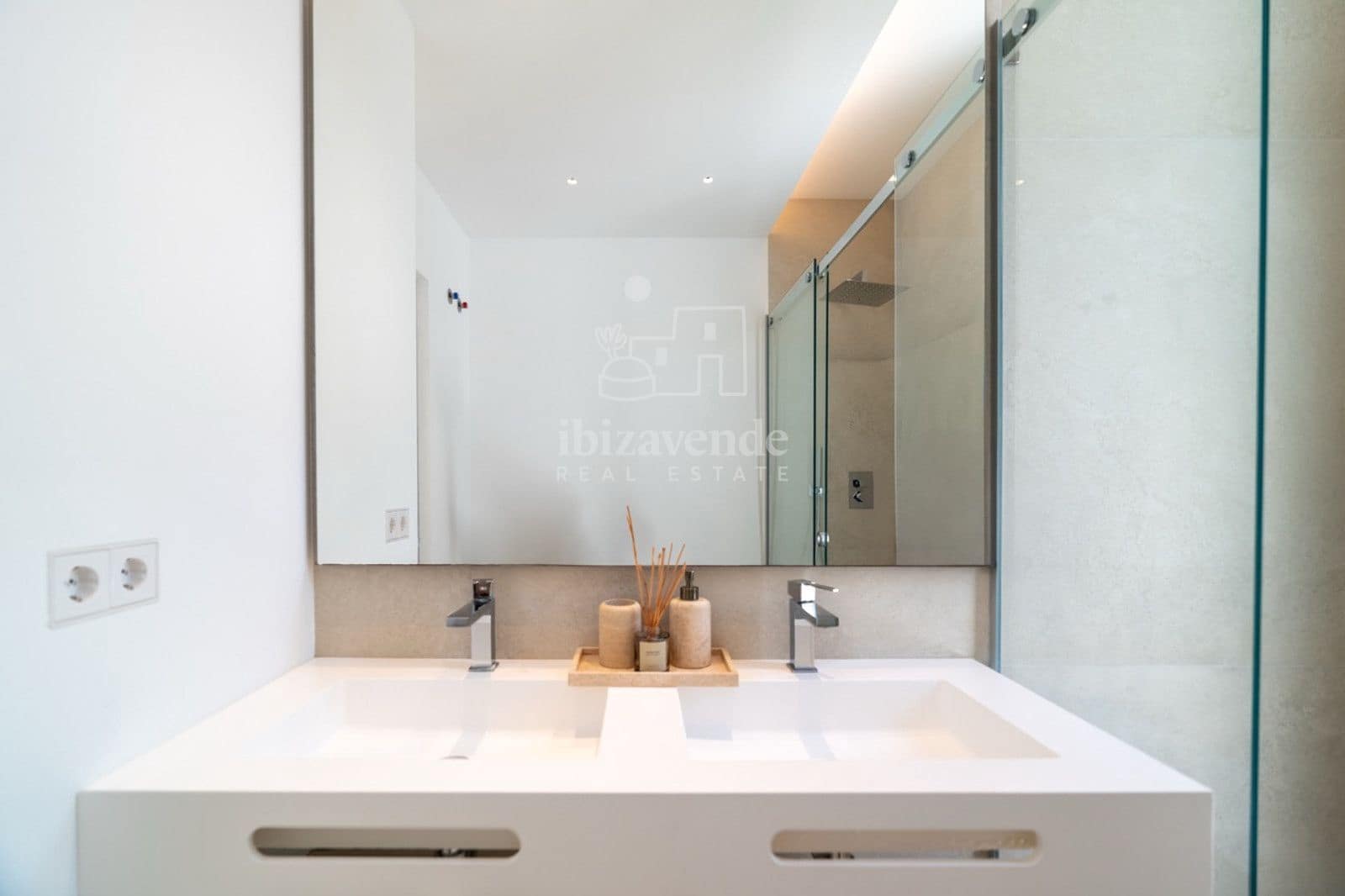 Villa/Maison de 5 chambres à louer à Nuestra Senora de Jesus avec piscine garage - 17 500 € (Ref: 9376418)