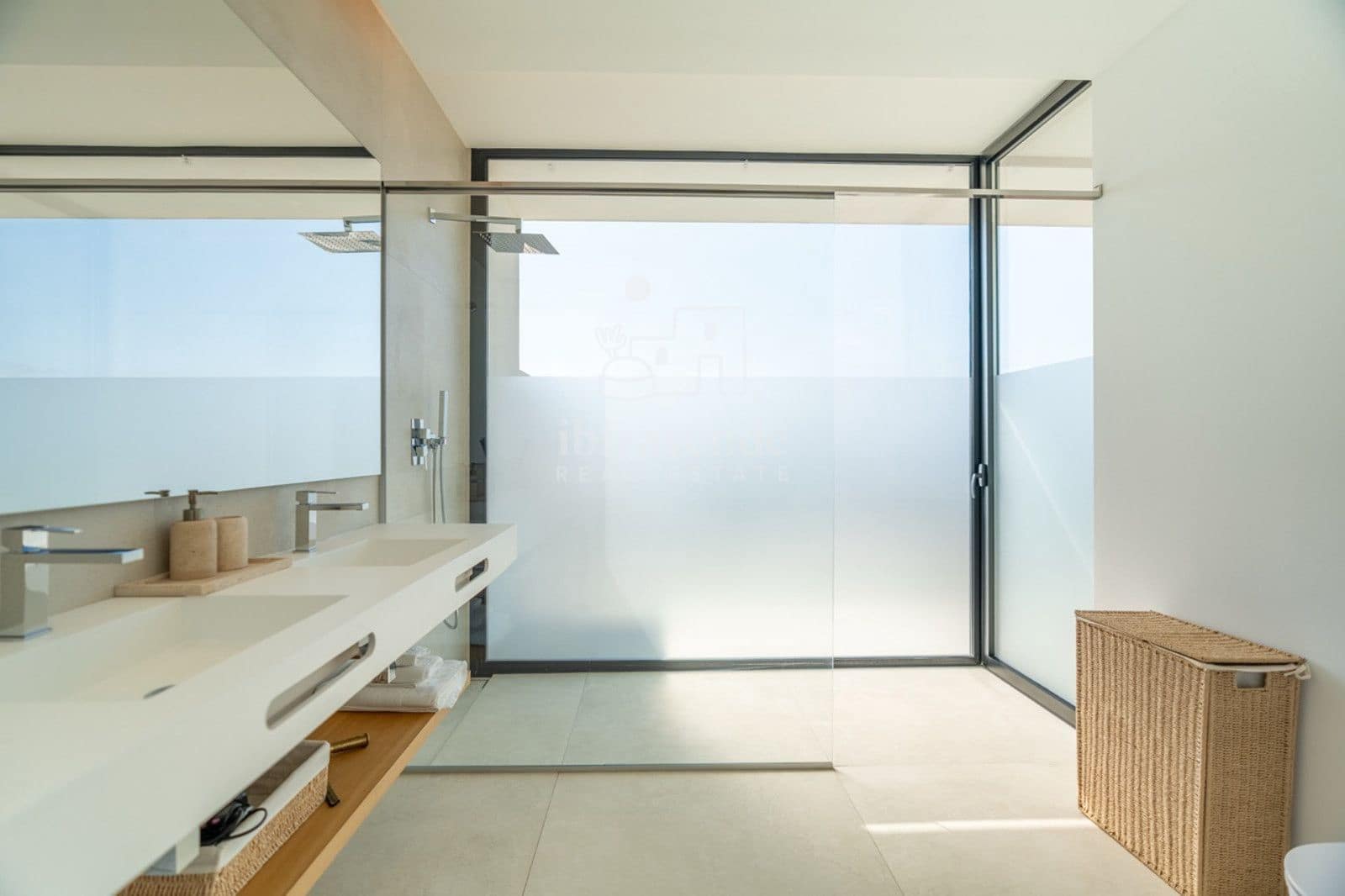 Villa/Maison de 5 chambres à louer à Nuestra Senora de Jesus avec piscine garage - 17 500 € (Ref: 9376418)