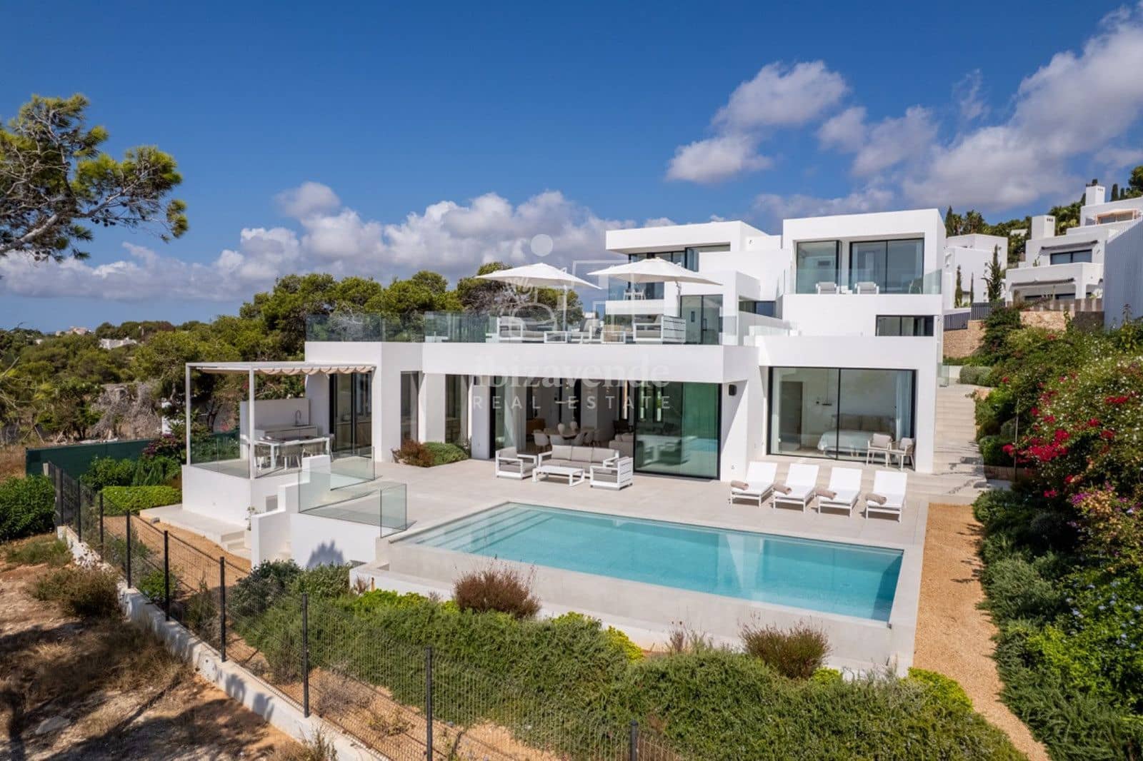 Villa/Maison de 5 chambres à louer à Nuestra Senora de Jesus avec piscine garage - 17 500 € (Ref: 9376418)