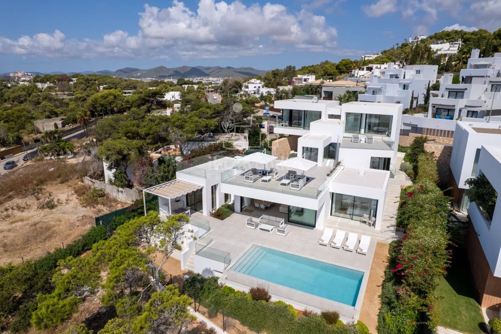 Villa/Maison de 5 chambres à louer à Nuestra Senora de Jesus avec piscine garage - 17 500 € (Ref: 9376418)